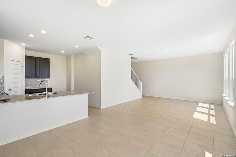 Spacious, unfurnished interior of a new home in Woodside Farms, Seguin (Image 16).
