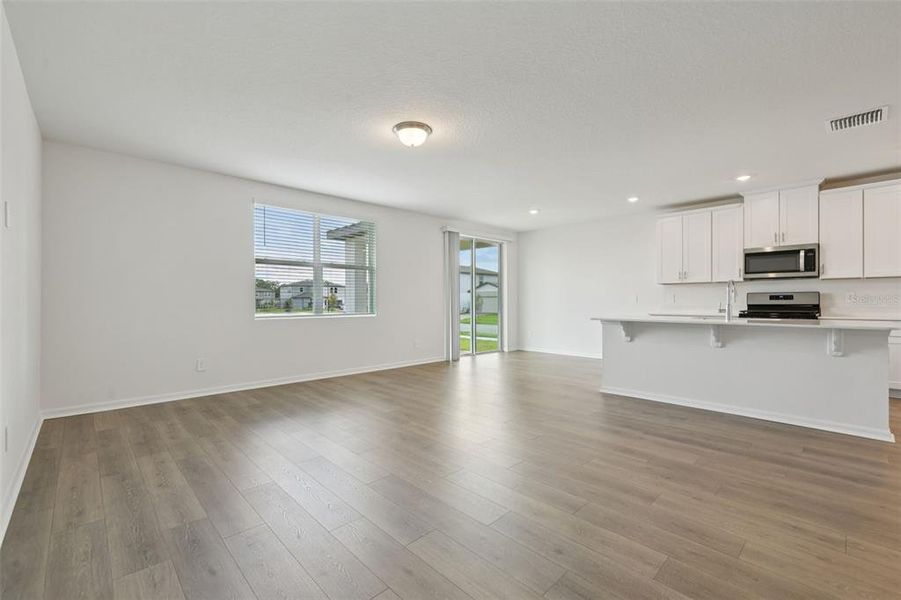 Spacious, unfurnished interior of a new home in The Reserve at Twin Lakes, St. Cloud (Image 30).