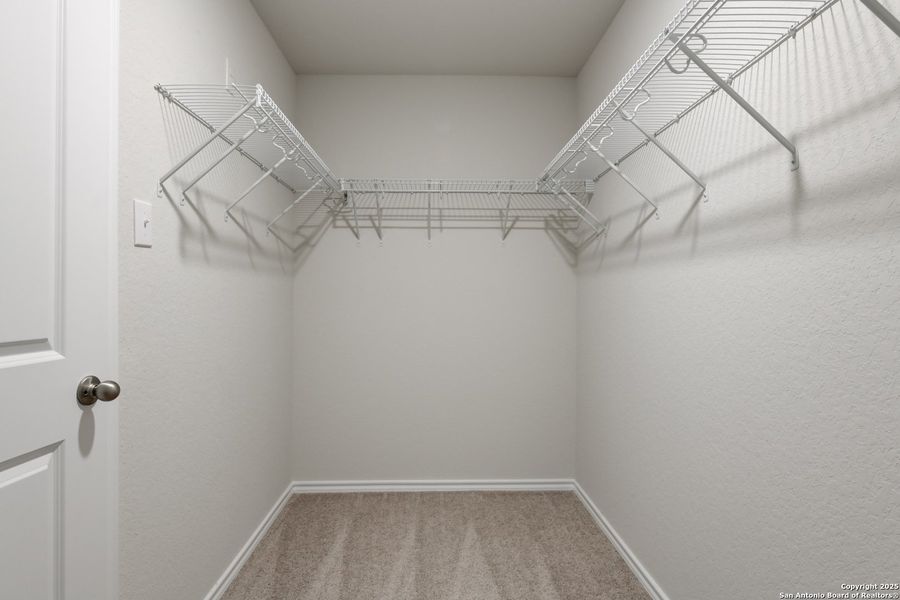 Spacious, unfurnished interior of a new home in Meadows at Hennersby Hollow 40's, San Antonio (Image 31). Spacious, unfurnished interior of a new home in Meadows at Hennersby Hollow 40's, San Antonio (Image 31).