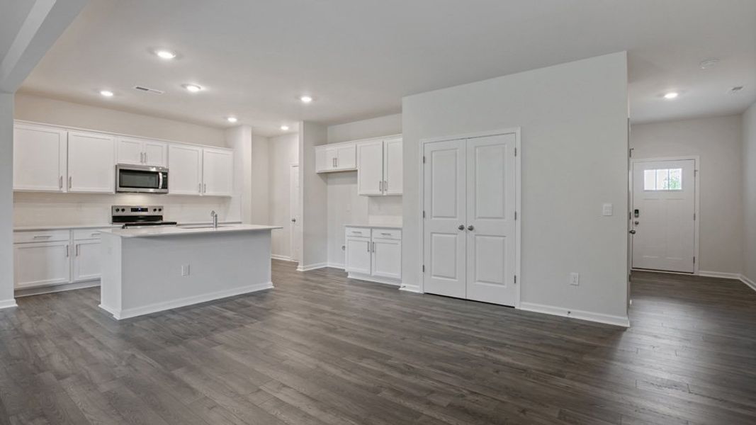 Spacious, unfurnished interior of a new home in The Grove at Matthews Landing, Fuquay Varina (Image 12).