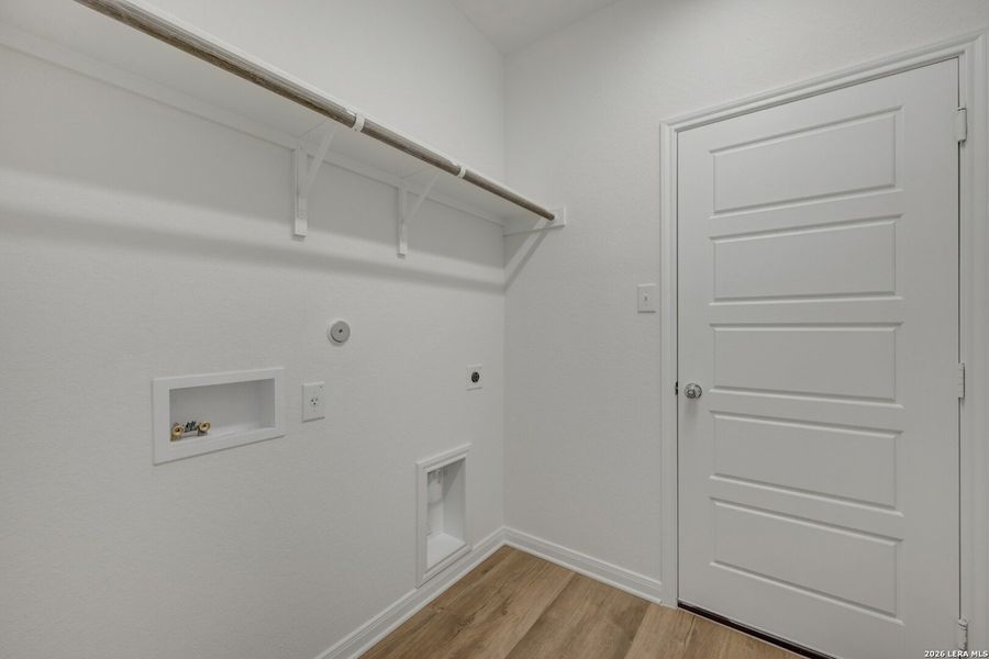 Spacious, unfurnished interior of a new home in Park Place, New Braunfels (Image 17).