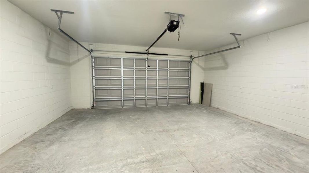 Spacious, unfurnished interior of a new home in , Ocala (Image 37).