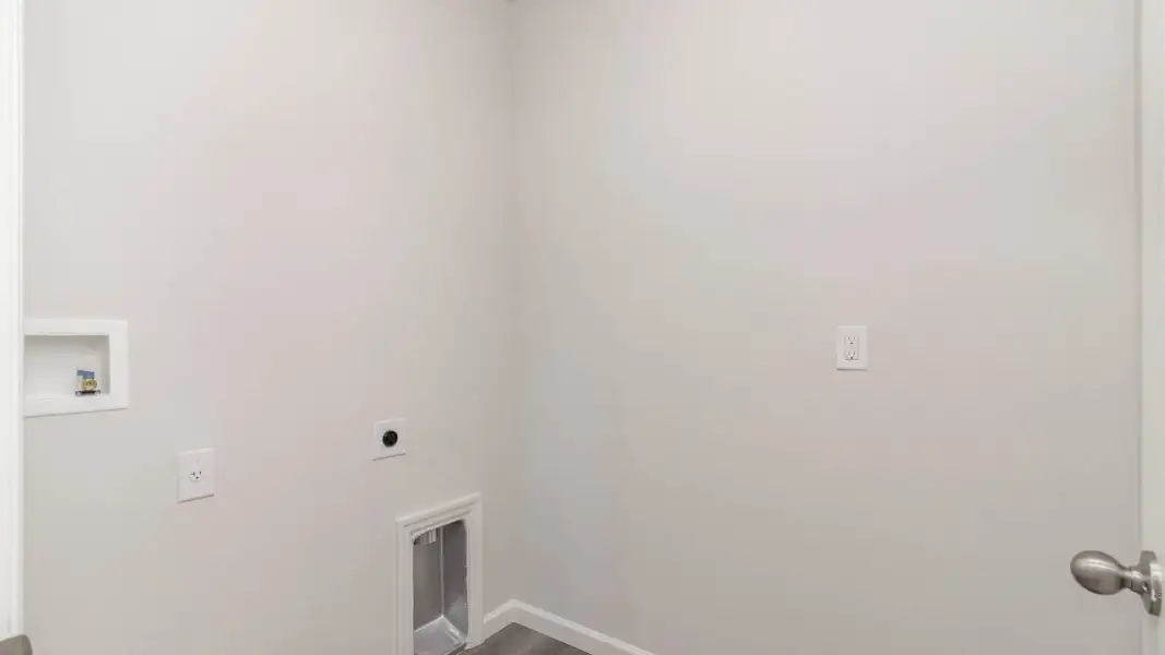 Spacious, unfurnished interior of a new home in Cypress Bay West, Palm Bay (Image 22).