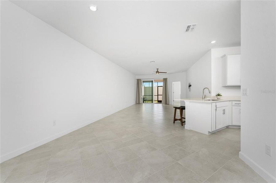 Spacious, unfurnished interior of a new home in , Englewood (Image 24).