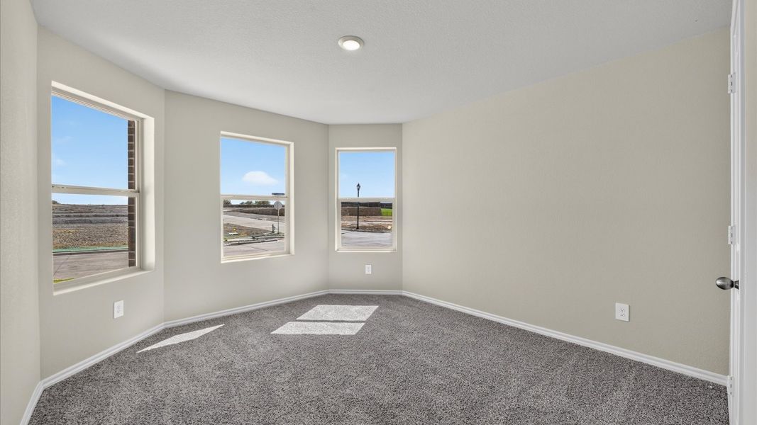 Spacious, unfurnished interior of a new home in The Hills at Reunion, Newark (Image 30).