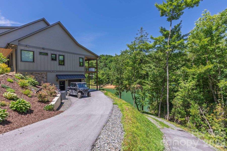 Driveway/Path to Lake