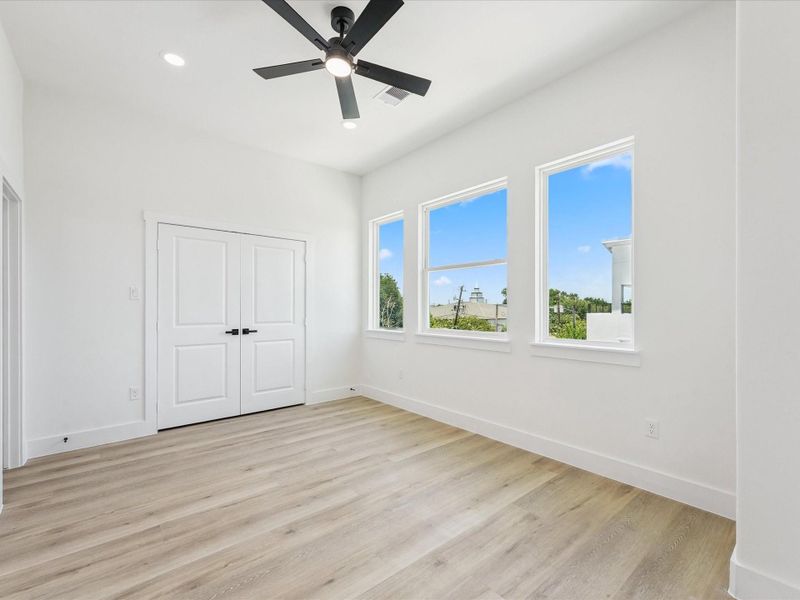 Spacious, unfurnished interior of a new home in , Houston (Image 27).