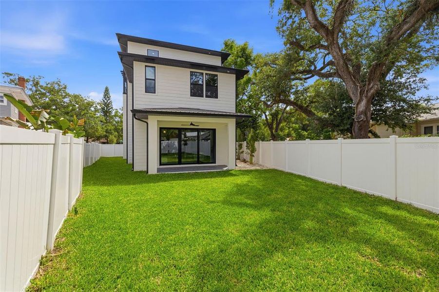 Exterior details and patio area of a home in , Tampa (Image 27).