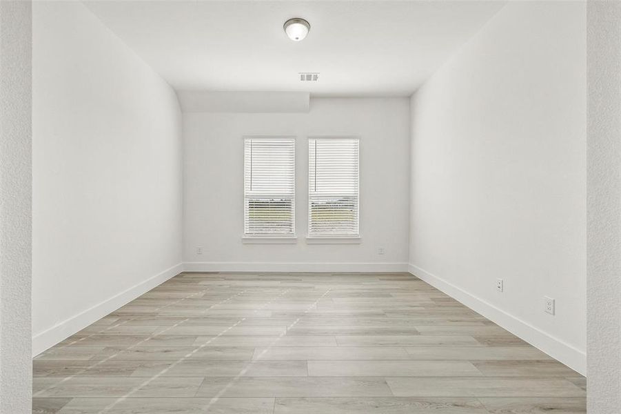 Spacious, unfurnished interior of a new home in Ten Mile Creek Estates, DeSoto (Image 15).