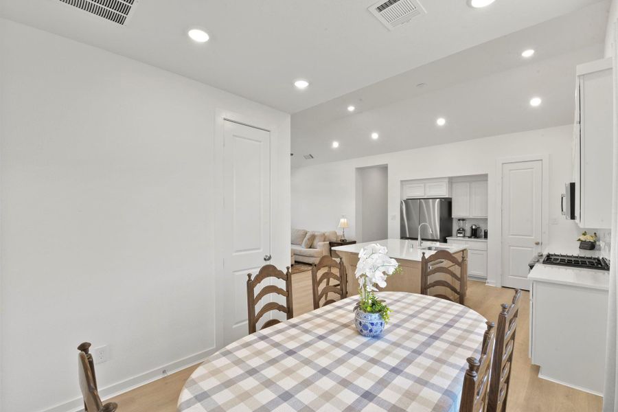 Furnished interior view inside a new home in Riceland: 42ft. lots, Mont Belvieu (Image 11).