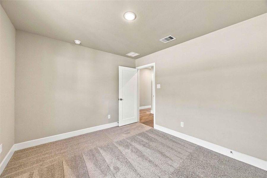 Spacious, unfurnished interior of a new home in Crockett Meadows, Conroe (Image 17).