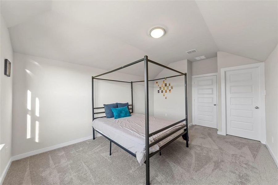 Secondary bedroom upstairs Secondary bedroom upstairs