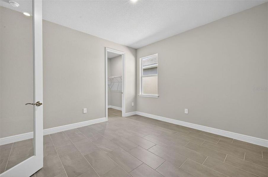 Spacious, unfurnished interior of a new home in Wellen Park, Venice (Image 14).