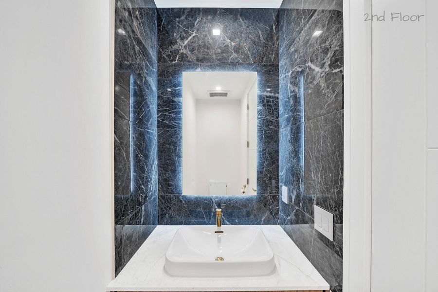 12 Powder Room 12 Powder Room