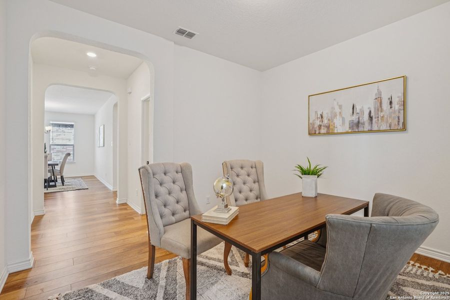 Furnished interior view inside a new home in Canyon Crest, San Antonio (Image 7). Furnished interior view inside a new home in Canyon Crest, San Antonio (Image 7).