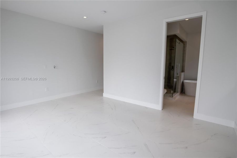 Spacious, unfurnished interior of a new home in , Miami (Image 17).