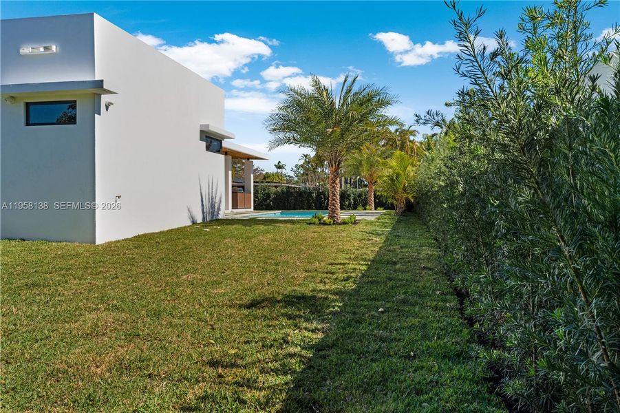 Exterior details and patio area of a home in , Miami (Image 40).