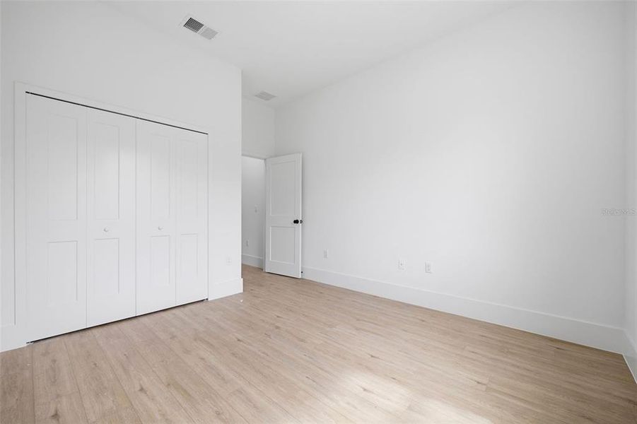 Spacious, unfurnished interior of a new home in , Ocala (Image 15).