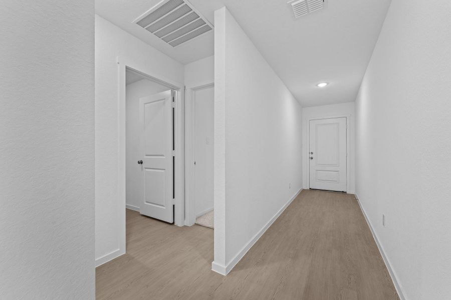 Spacious, unfurnished interior of a new home in Friendship Oaks, Fredericksburg (Image 12).