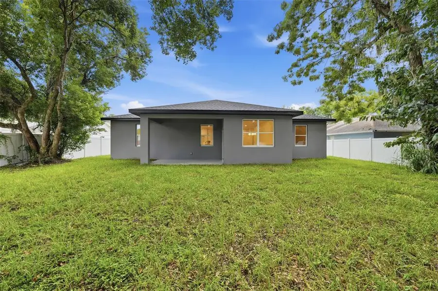 Exterior details and patio area of a home in , Altamonte Springs (Image 25).