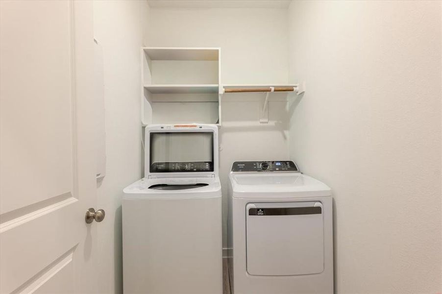 Close-up of interior finishes inside a home in Azle Grove, Azle (Image 21).