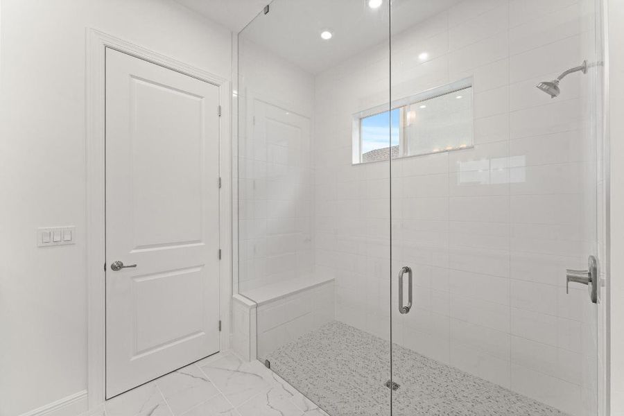 US_SEF_ZINNIA_LOT 138_OWNERS BATH 2