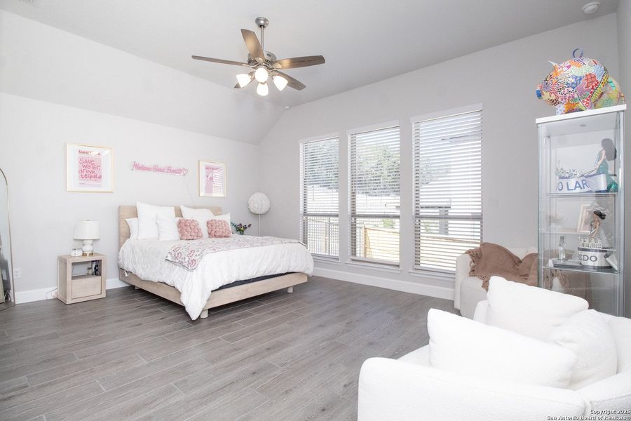 Furnished interior view inside a new home in Cibolo Canyons 50', San Antonio (Image 24). Furnished interior view inside a new home in Cibolo Canyons 50', San Antonio (Image 24).