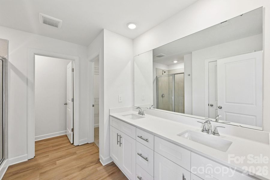 Photo is not of the actual home, but is an inspirational photo of builder’s model home and may depict options, furnishings, and/or decorator features that are not included Photo is not of the actual home, but is an inspirational photo of builder’s model home and may depict options, furnishings, and/or decorator features that are not included