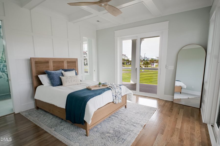 6CapeLn_Staged_27OwnerBed