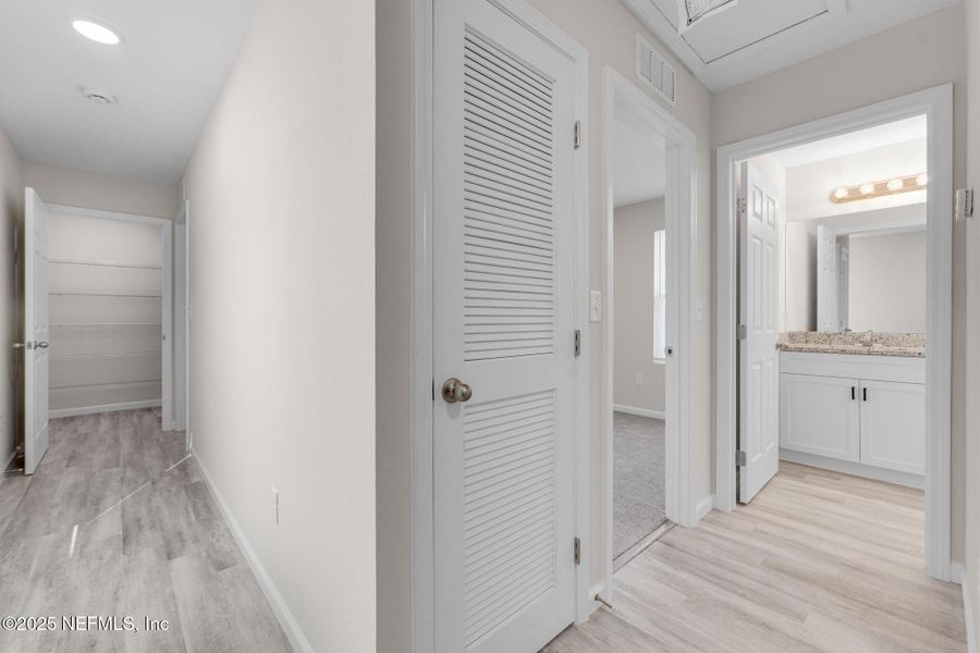 Spacious, unfurnished interior of a new home in , Jacksonville (Image 20).