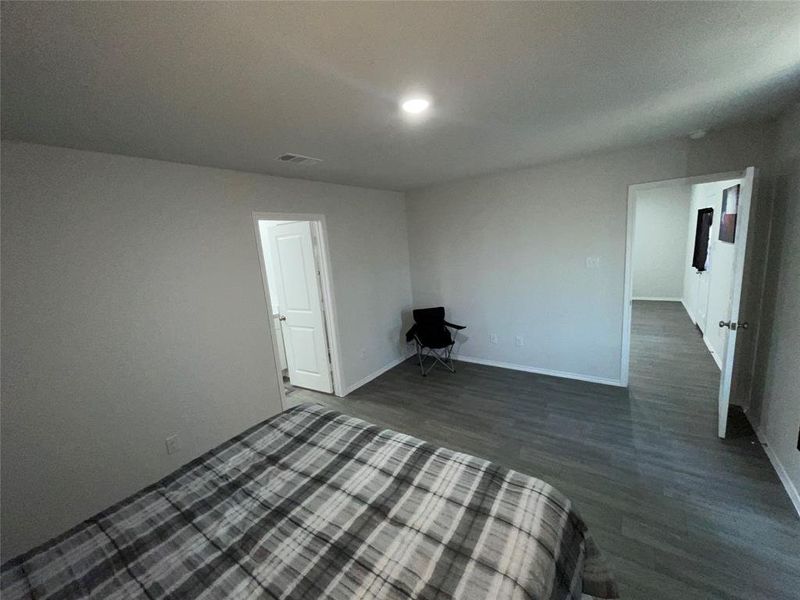 Spacious, unfurnished interior of a new home in Tolar Oaks, Tolar (Image 17).