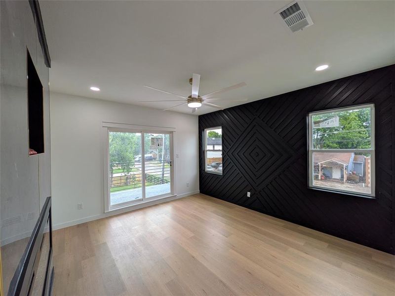 Spacious, unfurnished interior of a new home in , Dallas (Image 31).