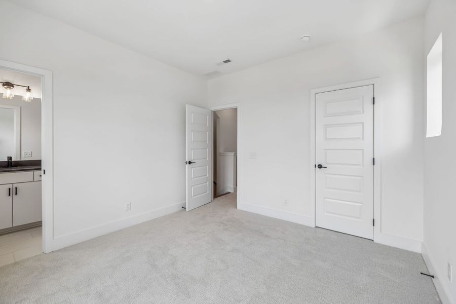 Spacious, unfurnished interior of a new home in Skyline, Nashville (Image 20).