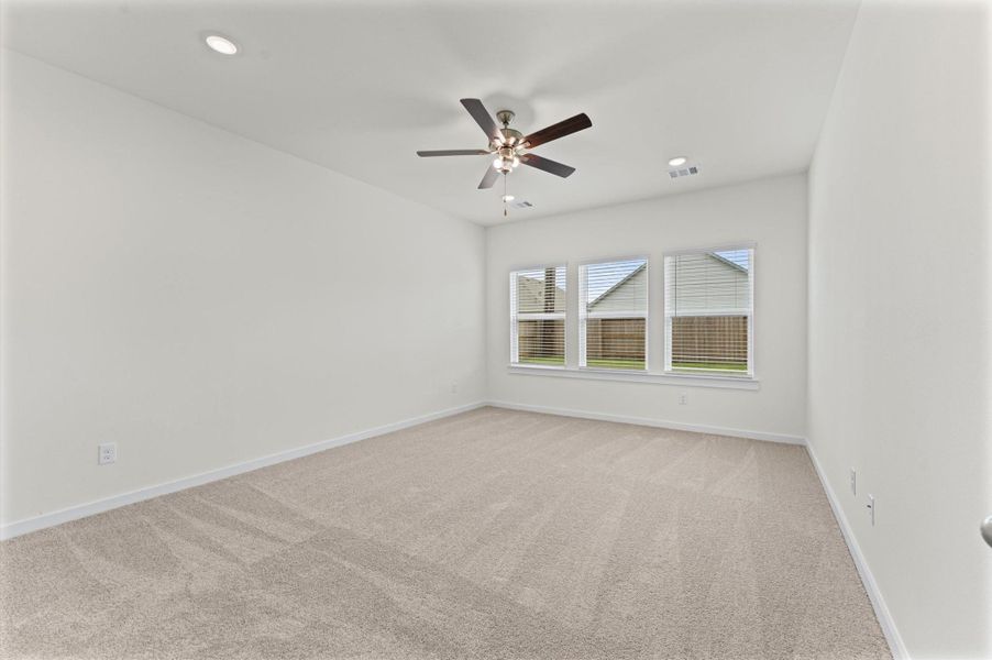 Spacious, unfurnished interior of a new home in , Angleton (Image 12).