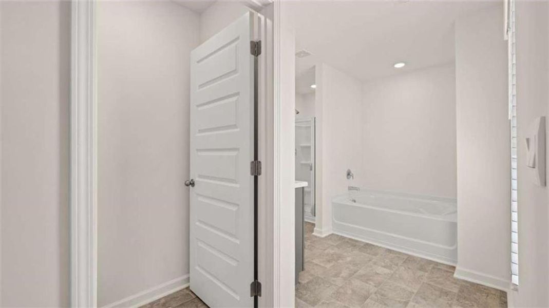 Spacious, unfurnished interior of a new home in Poplar Preserve, Newnan (Image 18).