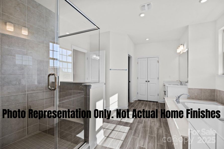 Primary Bathroom w/Tile Shower