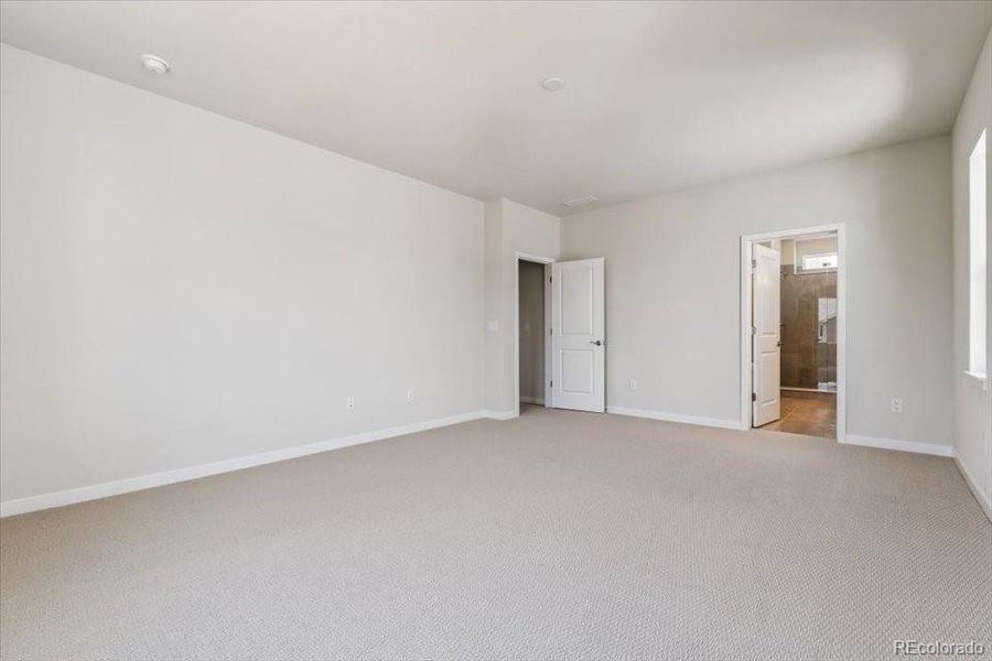 Spacious, unfurnished interior of a new home in Prestige Collection at Parkdale Commons, Lafayette (Image 16).