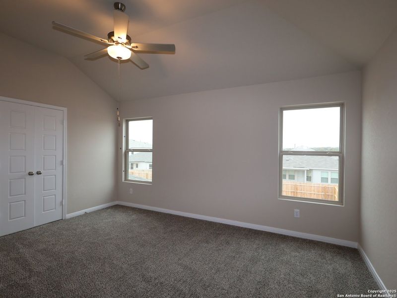 Spacious, unfurnished interior of a new home in Winding Brook, San Antonio (Image 12).