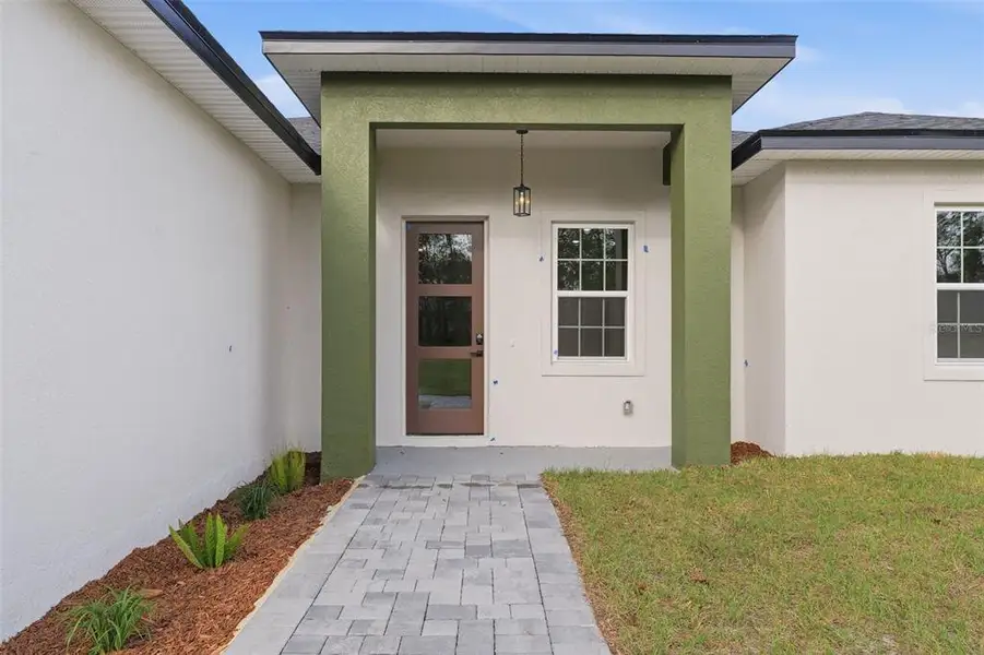 Exterior details and patio area of a home in , Ocala (Image 4).