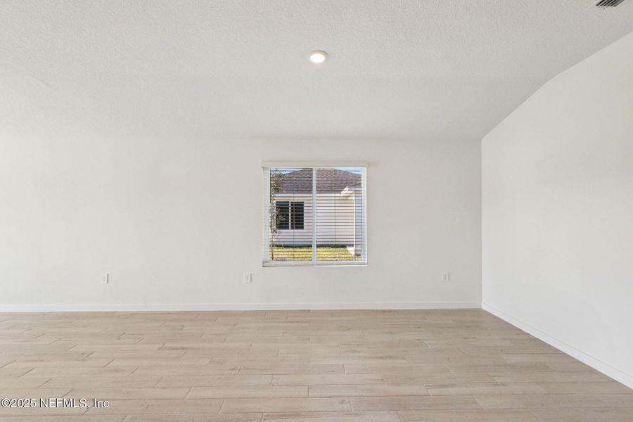 Spacious, unfurnished interior of a new home in Cypress Meadows - Signature Series, Jacksonville (Image 26).