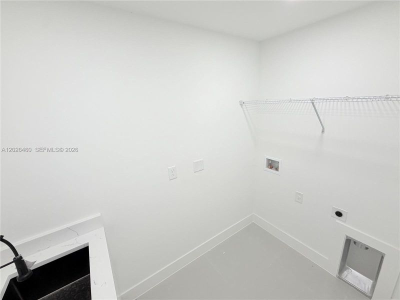 Spacious, unfurnished interior of a new home in , Lehigh Acres (Image 50).