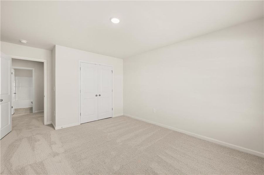 Spacious, unfurnished interior of a new home in Lake Carlton, Loganville (Image 13).