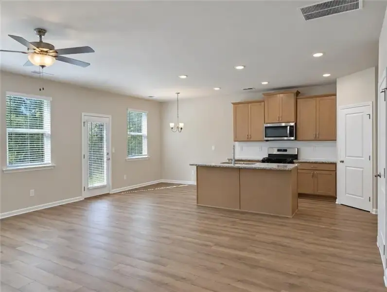 Spacious, unfurnished interior of a new home in Kingsmere Estates, Loganville (Image 18).