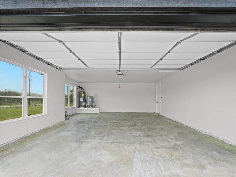 Exterior details and patio area of a home in , Weatherford (Image 3).