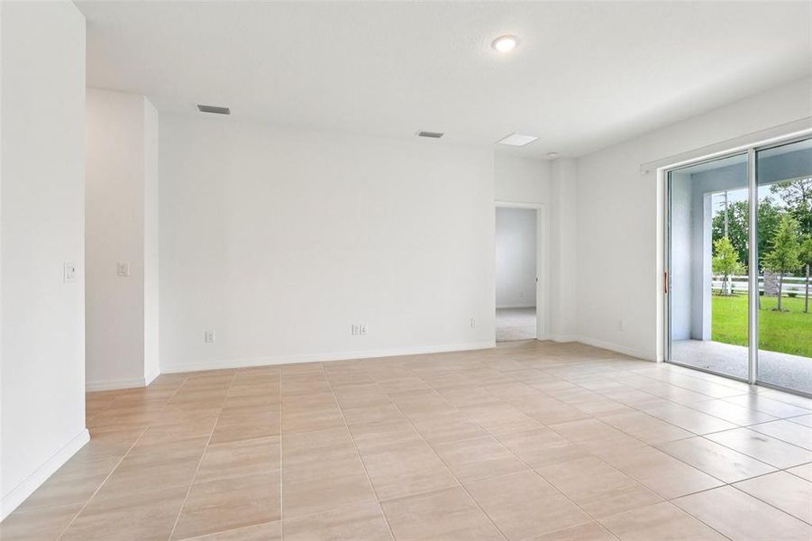 Spacious, unfurnished interior of a new home in Brack Ranch, St. Cloud (Image 20).