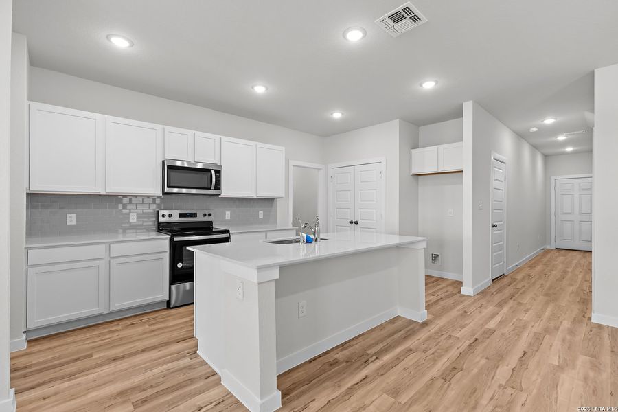Furnished interior view inside a new home in Mesa Vista, San Antonio (Image 5).