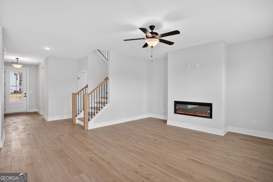Spacious, unfurnished interior of a new home in The Fairways at Mirror Lake, Villa Rica (Image 18).