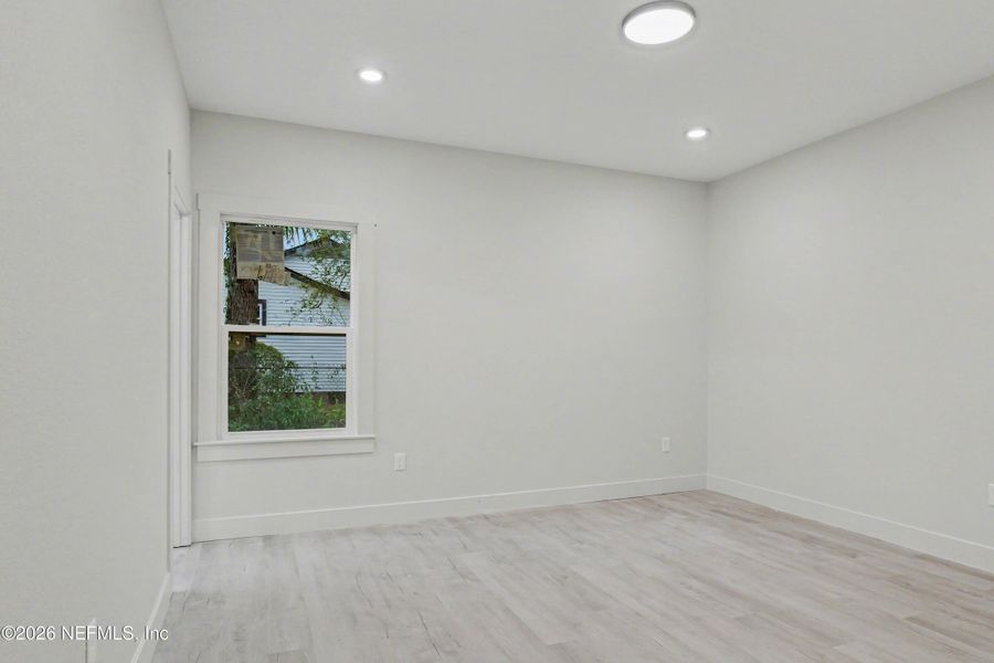Spacious, unfurnished interior of a new home in , Jacksonville (Image 29).