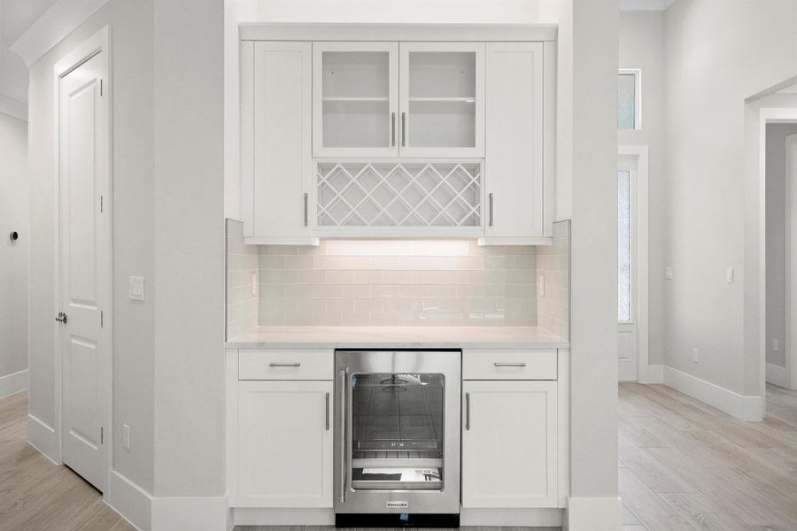 Spacious, unfurnished interior of a new home in Lucaya Pointe, Vero Beach (Image 9). Spacious, unfurnished interior of a new home in Lucaya Pointe, Vero Beach (Image 9).