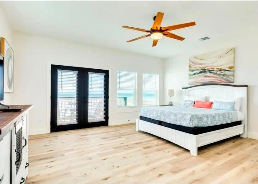 Furnished interior view inside a new home in , Galveston (Image 9).